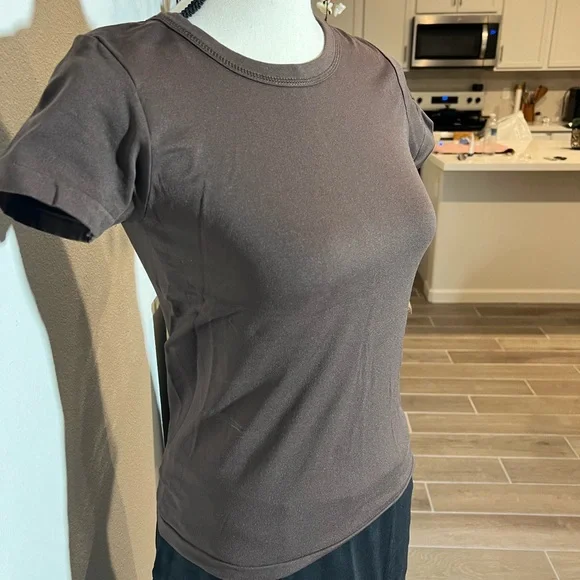 Women’s short sleeved shirt, size small/medium. - Picture 4 of 6